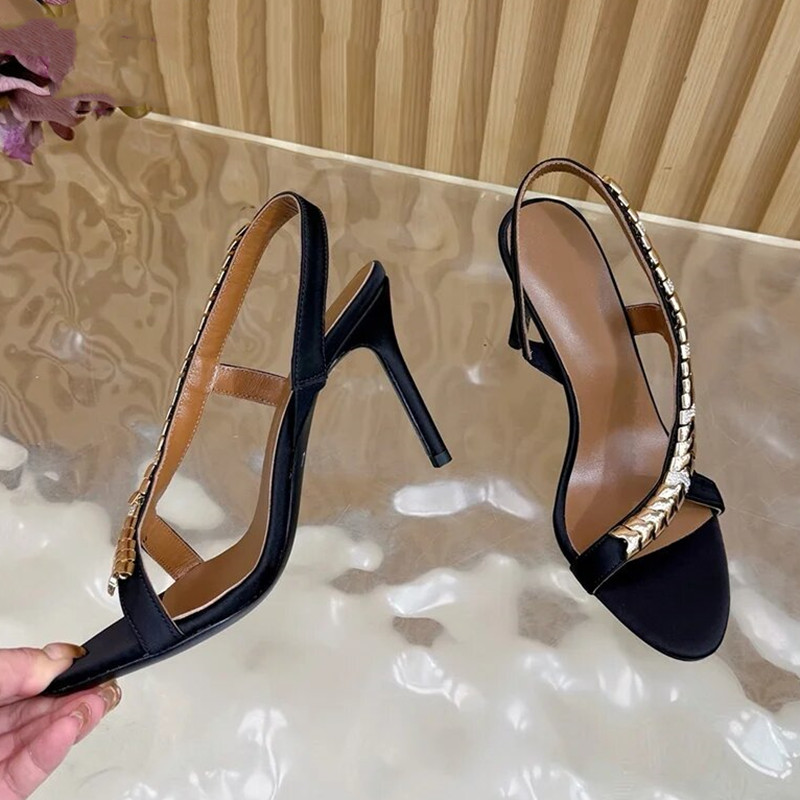 صنادل نسائية فاخرة مرصعة بالأح - مراجعة Wedding Super وسعره